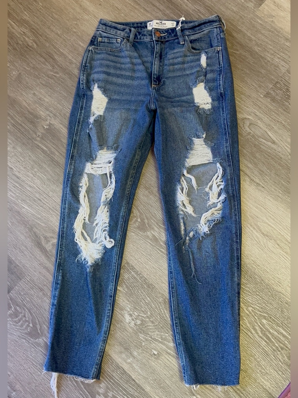 Hollister Ripped Curvy High Rise Mom Jeans 5R